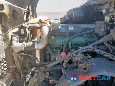 Zdjęcie 7 z 10 samochodu: 2016 VOLVO VNL SEMI TRUCK VIN:4V4N99EH8GN950719 - miniatura