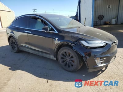 Czwarte zdjęcie samochodu z boku: 2019 TESLA MODEL X VIN:5YJXCDE22KF180691 - miniatura