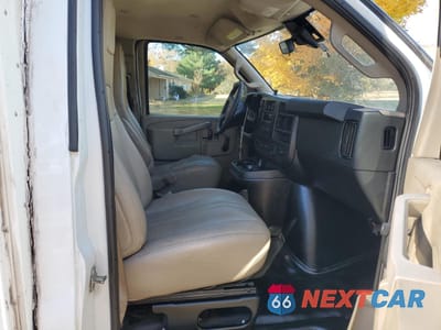 Zdjęcie 11 z 13 samochodu: 2019 GMC SAVANA DELIVERY TRUCK VIN:1GD07RFP0K1232417 - miniatura