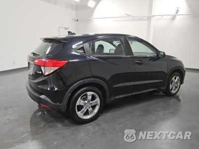 Trzecie zdjęcie samochodu z tyłu: 2021 HONDA HR-V LX VIN:3CZRU6H34MM703725 - miniatura