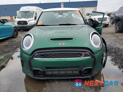 Piąte zdjęcie samochodu w środku: 2023 MINI COOPER S VIN:WMW53DK08P2T10216 - miniatura