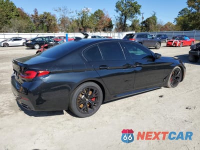 Trzecie zdjęcie samochodu z tyłu: 2022 BMW M550XI VIN:WBA13BK0XNCJ43688 - miniatura