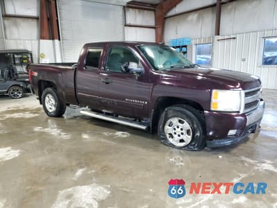 Czwarte zdjęcie samochodu z boku: 2008 CHEVROLET SILVERADO K1500 VIN:1GCEK19J18Z108782 - miniatura
