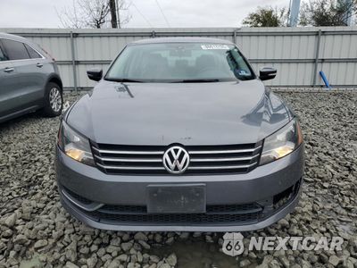 Piąte zdjęcie samochodu w środku: 2015 VOLKSWAGEN PASSAT S VIN:1VWAT7A35FC006345 - miniatura
