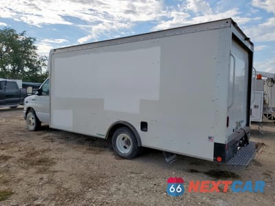 Drugie zdjęcie samochodu z przodu: 2022 FORD ECONOLINE - TRUCKS DELIVERY VAN VIN:1FDWE3FK7NDC25727 - miniatura