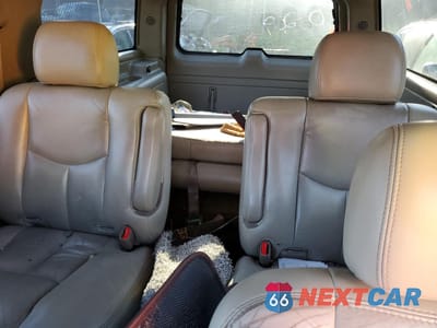 Zdjęcie 10 z 13 samochodu: 2004 CHEVROLET SUBURBAN K1500 VIN:3GNFK16Z84G313872 - miniatura