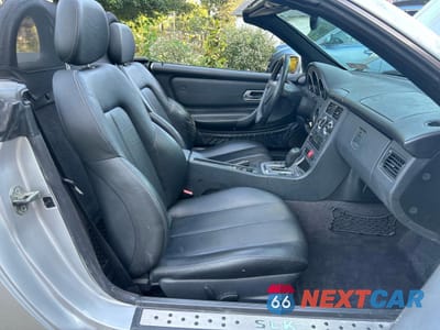 Piąte zdjęcie samochodu w środku: 2001 MERCEDES-BENZ SLK 230 KOMPRESSOR VIN:WDBKK49F31F234132 - miniatura