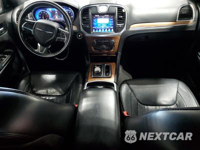 Zdjęcie 8 z 12 samochodu: 2015 CHRYSLER 300C PLATINUM VIN:2C3CCASG8FH873038 - miniatura