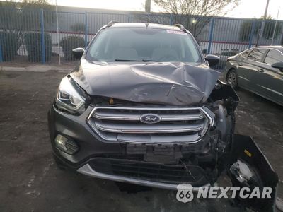 Piąte zdjęcie samochodu w środku: 2017 FORD ESCAPE SE VIN:1FMCU9G9XHUB01640 - miniatura