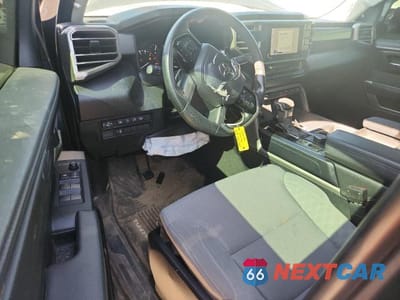 Zdjęcie 8 z 12 samochodu: 2023 TOYOTA TUNDRA CREWMAX SR VIN:5TFLA5DB2PX108317 - miniatura