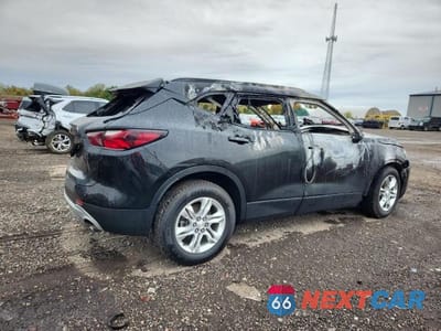 Trzecie zdjęcie samochodu z tyłu: 2020 CHEVROLET BLAZER 3LT VIN:3GNKBJRS9LS555823 - miniatura