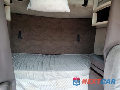 Zdjęcie 6 z 10 samochodu: 2016 VOLVO VNL SEMI TRUCK VIN:4V4NC9EH0GN939456 - miniatura