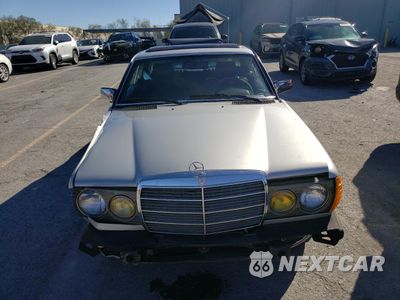 Piąte zdjęcie samochodu w środku: 1983 MERCEDES-BENZ 300 CDT VIN:WDBAB53A7DB002935 - miniatura