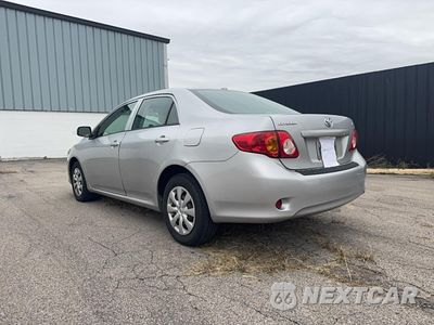 Trzecie zdjęcie samochodu z tyłu: 2010 TOYOTA COROLLA BASE VIN:2T1BU4EE0AC244165 - miniatura