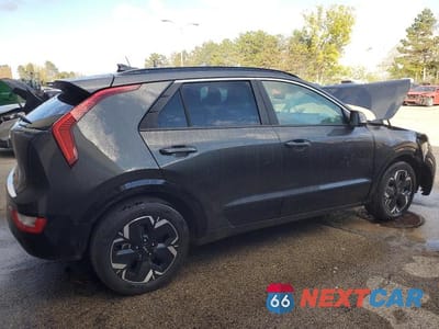 Trzecie zdjęcie samochodu z tyłu: 2023 KIA NIRO WIND VIN:KNDCR3L19P5073860 - miniatura