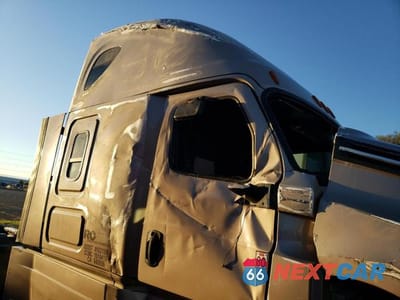 Zdjęcie 9 z 10 samochodu: 2020 FREIGHTLINER CASCADIA 126 SEMI TRUCK VIN:3AKJHHDR6LSLG4889 - miniatura