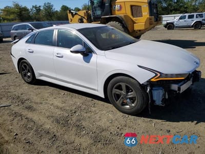 Czwarte zdjęcie samochodu z boku: 2021 KIA K5 LXS VIN:5XXG14J27MG055276 - miniatura