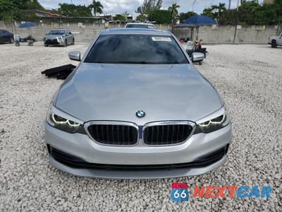 Piąte zdjęcie samochodu w środku: 2019 BMW 530E VIN:WBAJA9C54KB399156 - miniatura