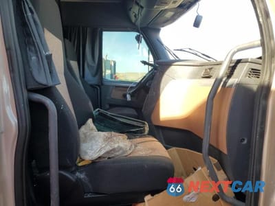 Piąte zdjęcie samochodu w środku: 2020 FREIGHTLINER CASCADIA 126 SEMI TRUCK VIN:3AKJHHDR6LSLG4889 - miniatura