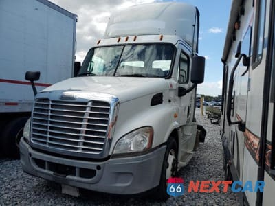 Drugie zdjęcie samochodu z przodu: 2016 FREIGHTLINER CASCADIA 113 SEMI TRUCK VIN:3AKBGADV2GSHB2532 - miniatura