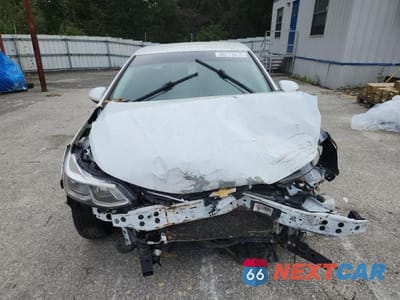 Piąte zdjęcie samochodu w środku: 2017 CHEVROLET CRUZE LT VIN:1G1BE5SM4H7186824 - miniatura