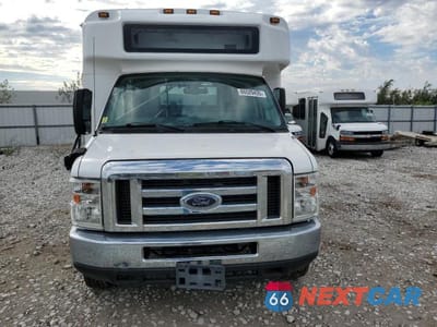 Piąte zdjęcie samochodu w środku: 2016 FORD ECONOLINE E450 SUPER DUTY CUTAWAY VAN VIN:1FDFE4FS3GDC57941 - miniatura