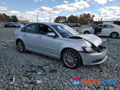 Czwarte zdjęcie samochodu z boku: 2010 VOLVO S40 2.4I VIN:YV1382MS1A2500570 - miniatura