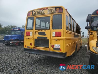 Czwarte zdjęcie samochodu z boku: 2009 THOMAS SAF-T-LINER C2 - SCHOOL BUS VIN:4UZABRDJ19CAH1204 - miniatura