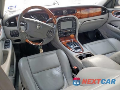 Zdjęcie 8 z 13 samochodu: 2004 JAGUAR XJ8 VIN:SAJWA71C94SG25357 - miniatura