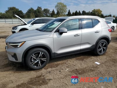 2025 VOLVO XC40 CORE YV4L12UJ6S2473169 - główne zdjęcie licytacji z USA - miniatura