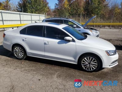 Czwarte zdjęcie samochodu z boku: 2016 VOLKSWAGEN JETTA VIN:3VWL17AJ4GM223494 - miniatura