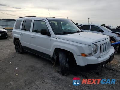 Czwarte zdjęcie samochodu z boku: 2014 JEEP PATRIOT LATITUDE VIN:1C4NJRFB3ED816684 - miniatura