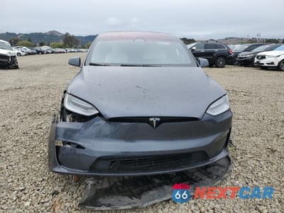 Piąte zdjęcie samochodu w środku: 2022 TESLA MODEL X VIN:7SAXCBE60NF362243 - miniatura
