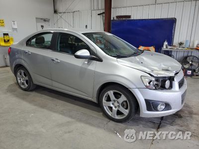 Czwarte zdjęcie samochodu z boku: 2014 CHEVROLET SONIC LTZ VIN:1G1JE5SB0E4176511 - miniatura