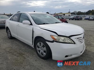 Czwarte zdjęcie samochodu z boku: 2007 TOYOTA CAMRY CE VIN:4T1BE46K27U597807 - miniatura