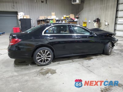 Trzecie zdjęcie samochodu z tyłu: 2020 MERCEDES-BENZ E 450 4MATIC VIN:WDDZF6JB0LA739947 - miniatura
