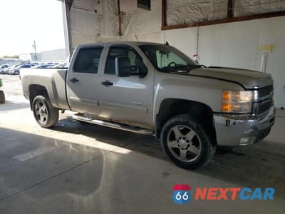 Czwarte zdjęcie samochodu z boku: 2007 CHEVROLET SILVERADO K2500 HEAVY DUTY VIN:1GCHK23657F511736 - miniatura