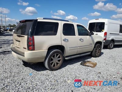 Trzecie zdjęcie samochodu z tyłu: 2013 GMC YUKON DENALI VIN:1GKS2EEF1DR251323 - miniatura