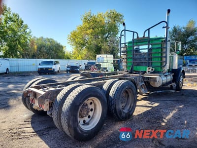 Czwarte zdjęcie samochodu z boku: 1999 KENWORTH W900 SEMI TRUCK VIN:1XKWD69X4XR812226 - miniatura
