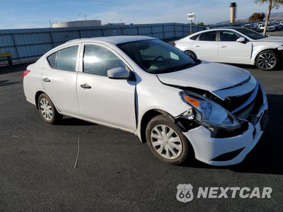 Czwarte zdjęcie samochodu z boku: 2017 NISSAN VERSA S VIN:3N1CN7AP3HL820965 - miniatura
