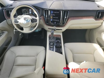 Zdjęcie 8 z 15 samochodu: 2021 VOLVO XC60 T6 MOMENTUM VIN:LYVA22RKXMB873049 - miniatura