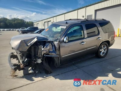 2011 CHEVROLET TAHOE K1500 LTZ 1GNSKCE09BR138865 - główne zdjęcie licytacji z USA - miniatura