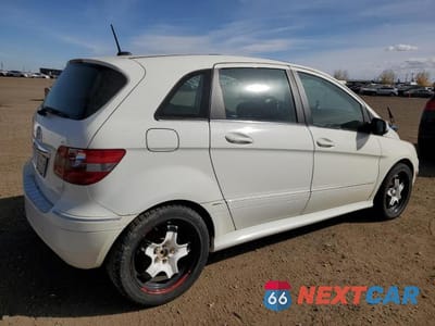 Trzecie zdjęcie samochodu z tyłu: 2011 MERCEDES-BENZ B200 VIN:WDDFH3DB6BJ679016 - miniatura