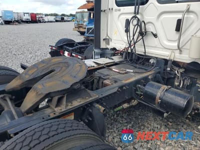 Zdjęcie 6 z 10 samochodu: 2016 FREIGHTLINER CASCADIA 113 SEMI TRUCK VIN:3AKBGADV9GSHB2527 - miniatura