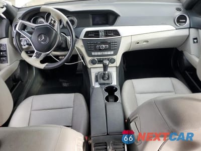 Zdjęcie 8 z 11 samochodu: 2013 MERCEDES-BENZ C 250 VIN:WDDGF4HB3DR292132 - miniatura