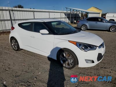 Czwarte zdjęcie samochodu z boku: 2017 HYUNDAI VELOSTER VIN:KMHTC6AD7HU311496 - miniatura