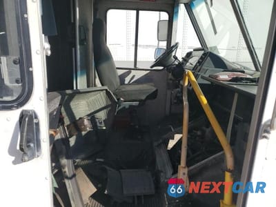 Zdjęcie 7 z 14 samochodu: 2000 FORD E350 DELIVERY TRUCK VIN:1FCJE39L3YHA77527 - miniatura