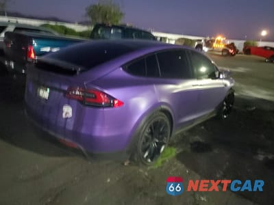 Trzecie zdjęcie samochodu z tyłu: 2020 TESLA MODEL X VIN:5YJXCDE22LF283383 - miniatura