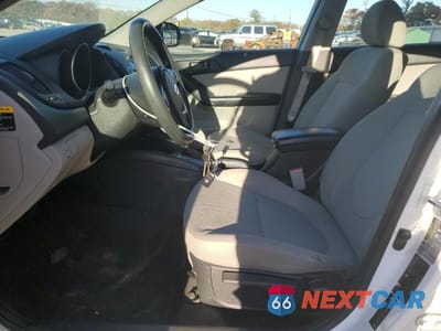 Zdjęcie 7 z 12 samochodu: 2012 KIA FORTE EX VIN:KNAFU4A28C5496577 - miniatura