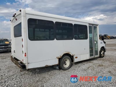 Trzecie zdjęcie samochodu z tyłu: 2016 FORD ECONOLINE E450 SUPER DUTY CUTAWAY VAN VIN:1FDFE4FS3GDC57941 - miniatura